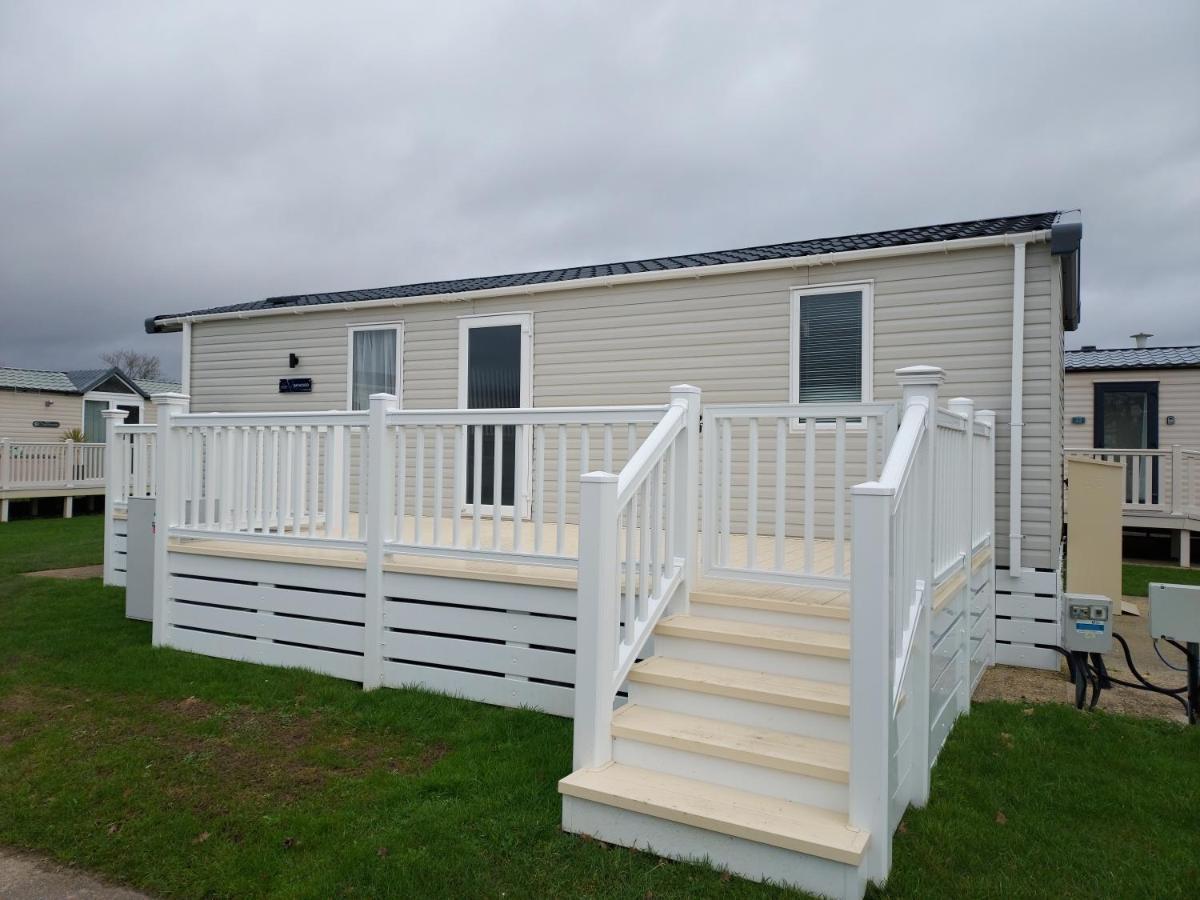 Hoburne Bashley Self-Catering Holiday Home Нью Милтон Экстерьер фото